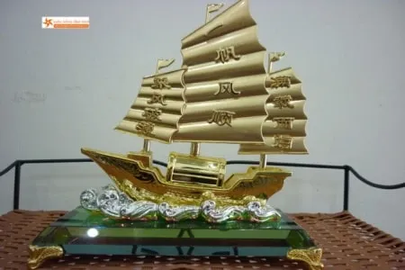 Thuyền buồm phong thủy